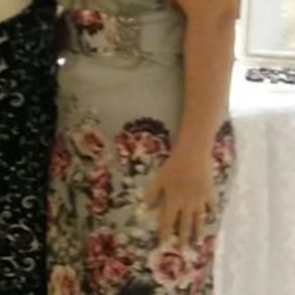 Dress - Picture 2 of 2